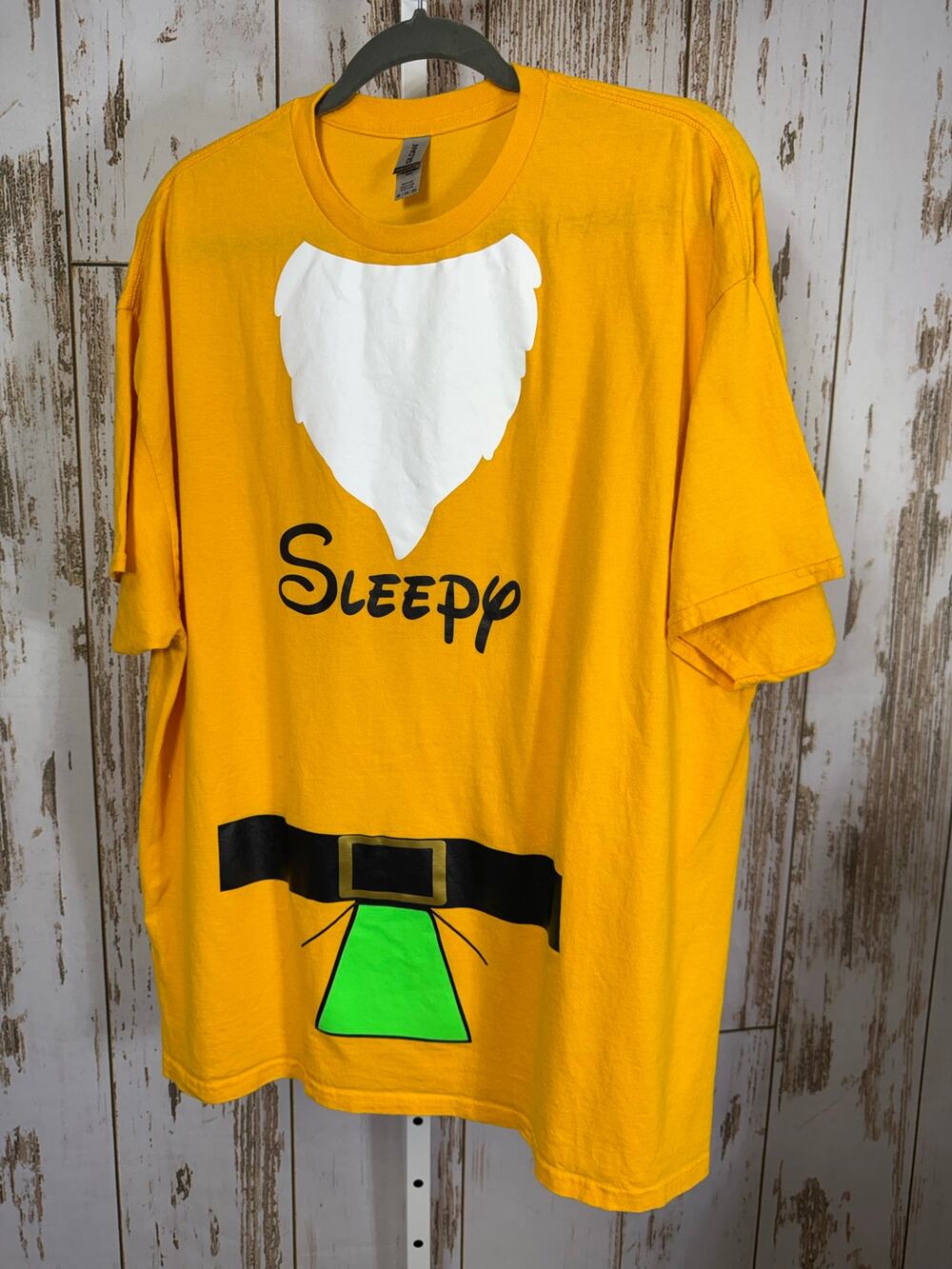 Gildan, Sleepy The Dwarf T-Shirt. Perfect for Halloween. Size 2XL.